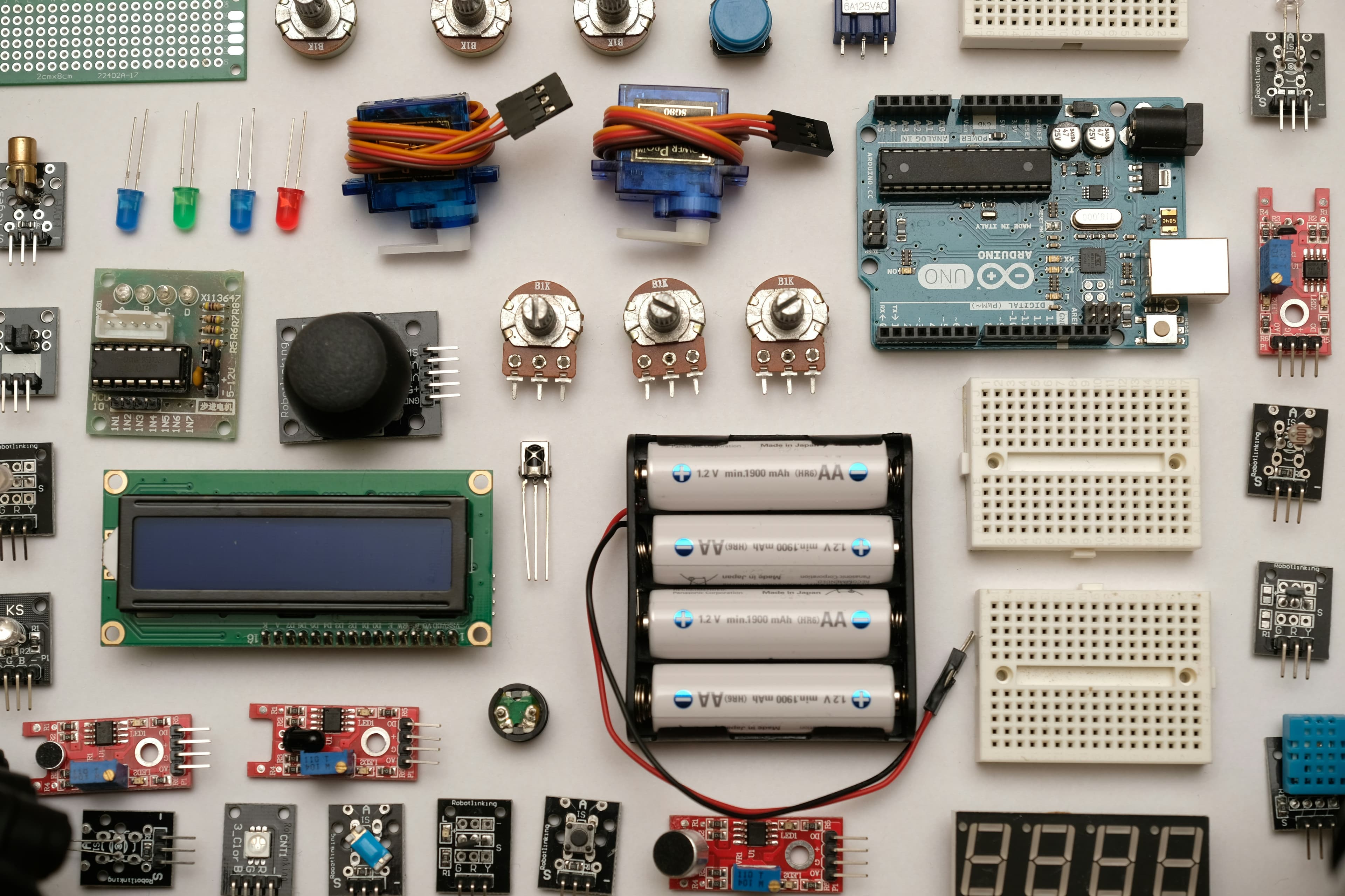 Give Me 10 Minutes and I’ll Give You the Arduino Starter Kit Breakdown You Need